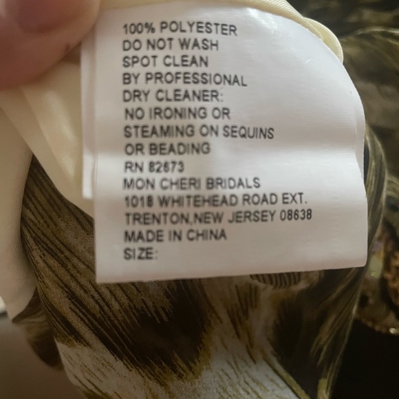 Tony Bowls gown. Color Green Leopard. Size 10. - Picture 11 of 11